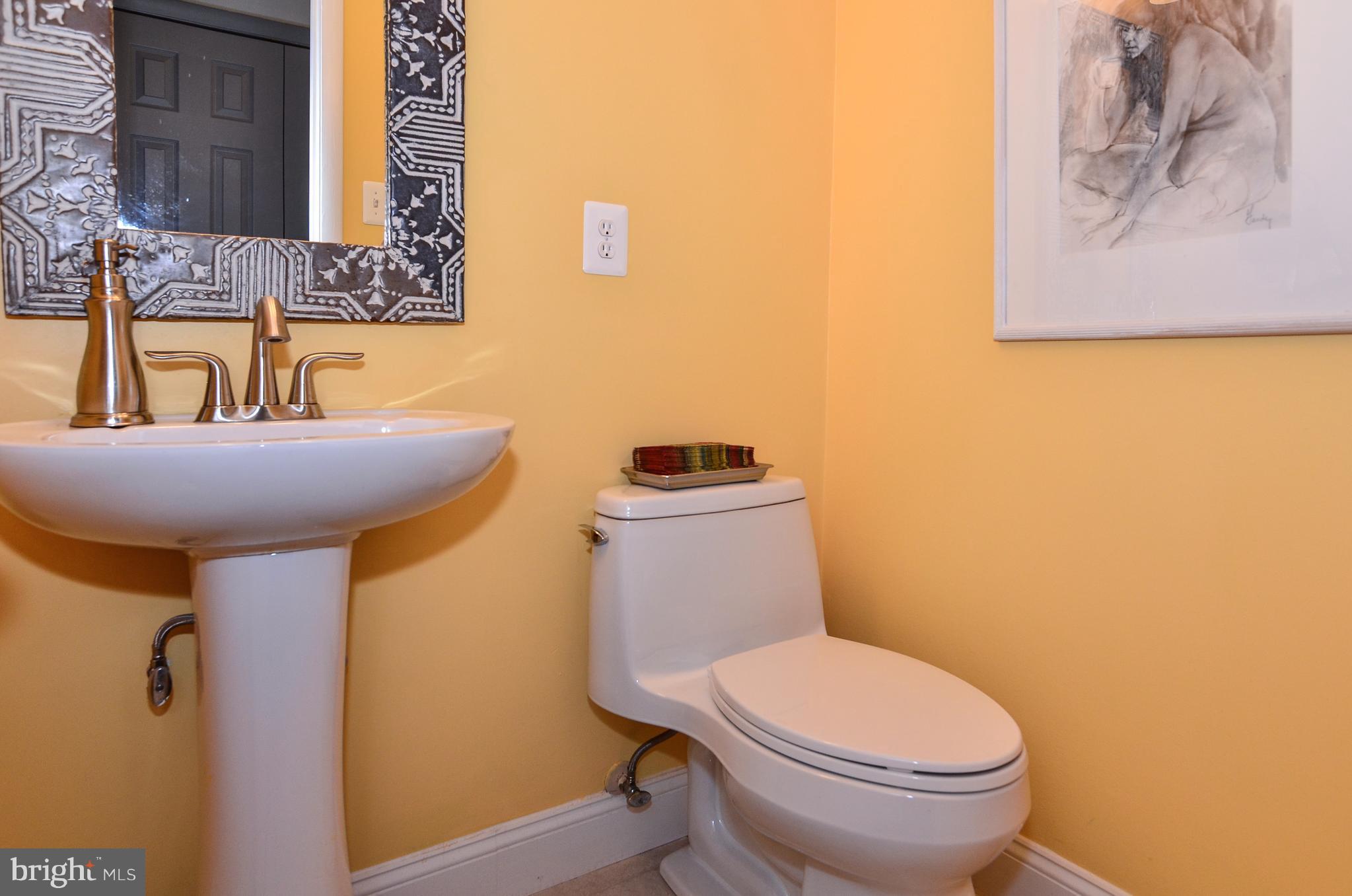 10920 Thanlet Lane Reston, VA 20190 - Photo 15 of 30 Powder Room Off Foyer & FR.