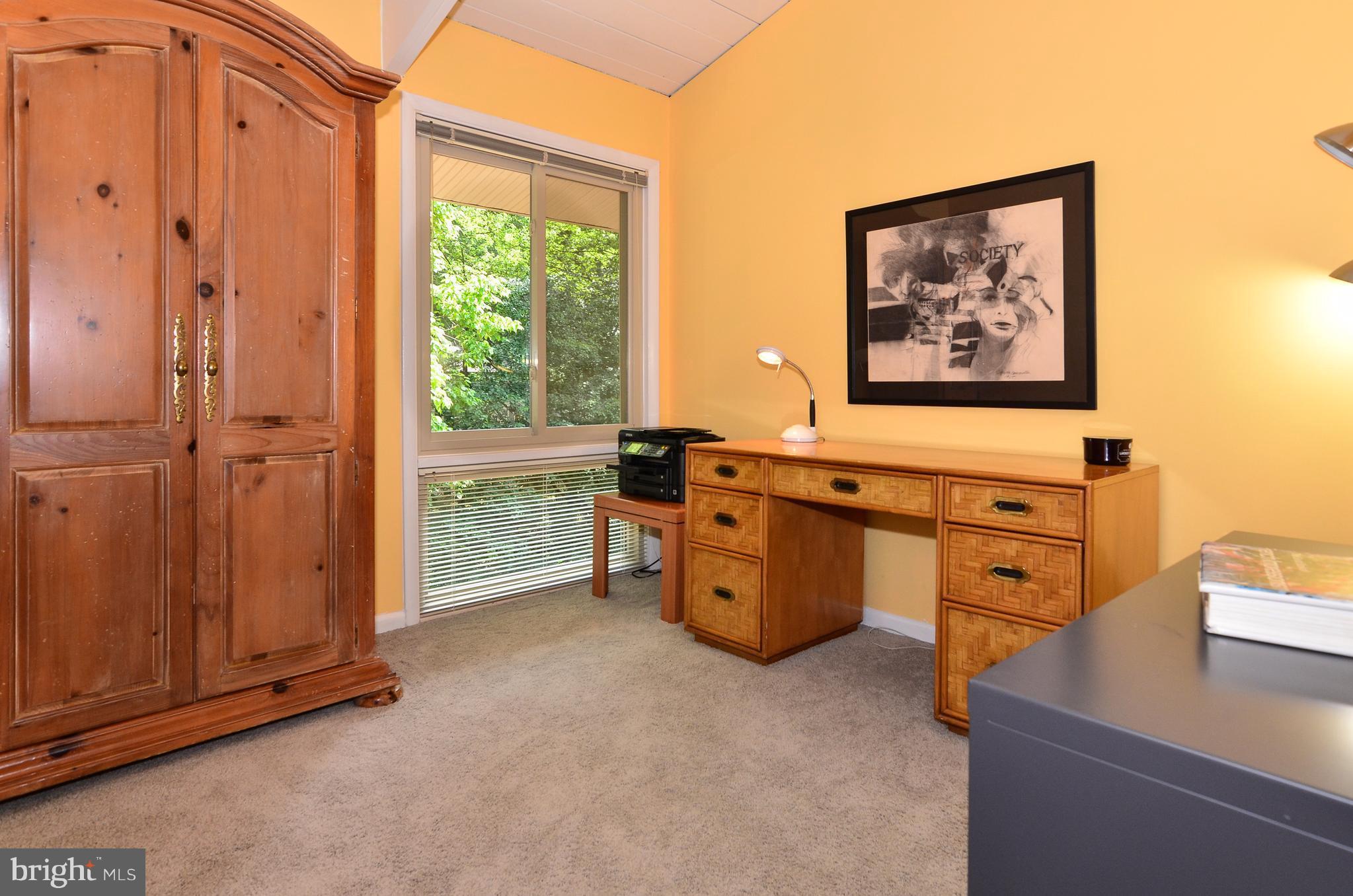 10920 Thanlet Lane Reston, VA 20190 - Photo 22 of 30 Bedroom or Office.