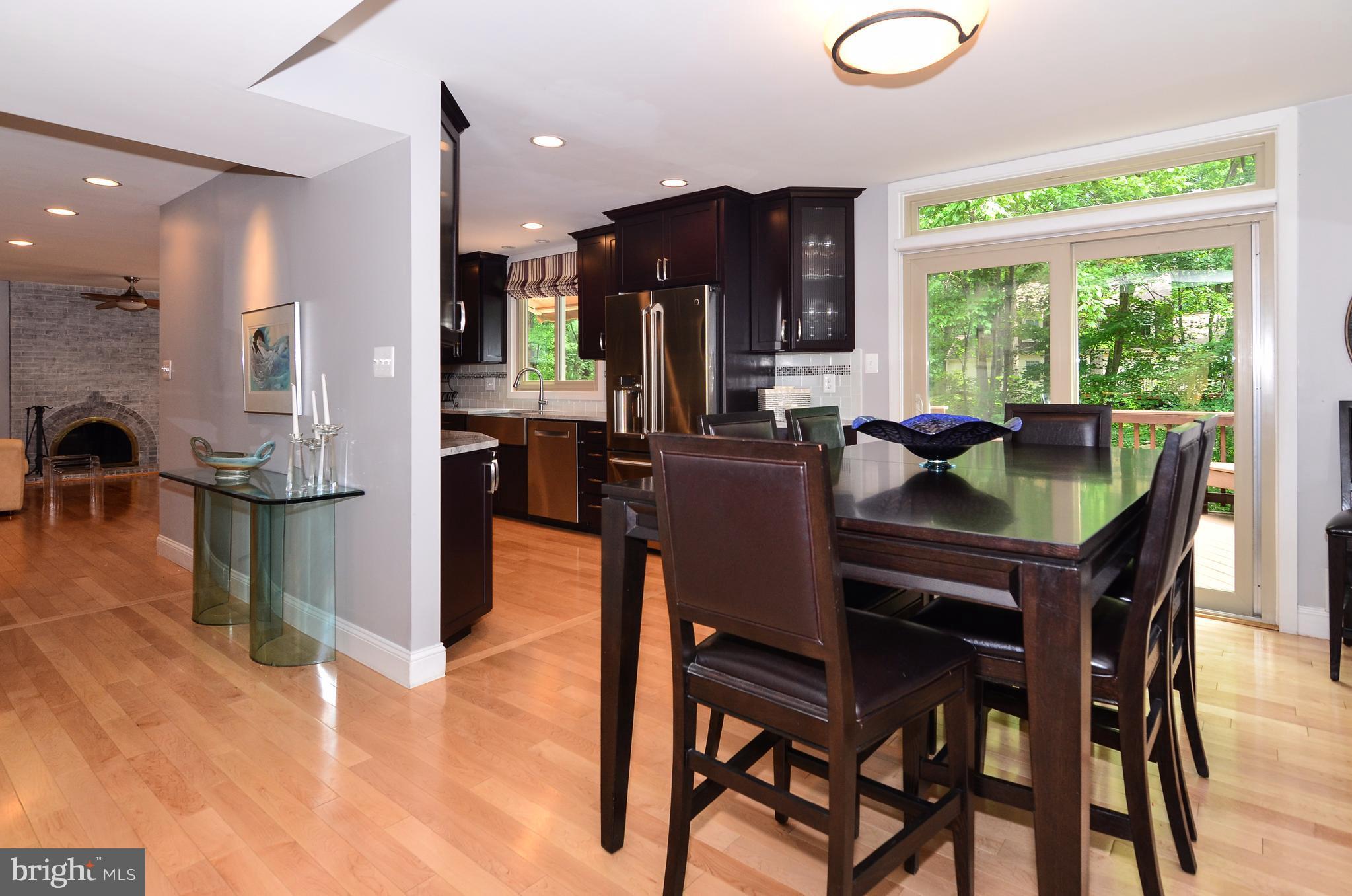 10920 Thanlet Lane Reston, VA 20190 - Photo 7 of 30 Bright & Inviting Dining Walks Out to Deck.