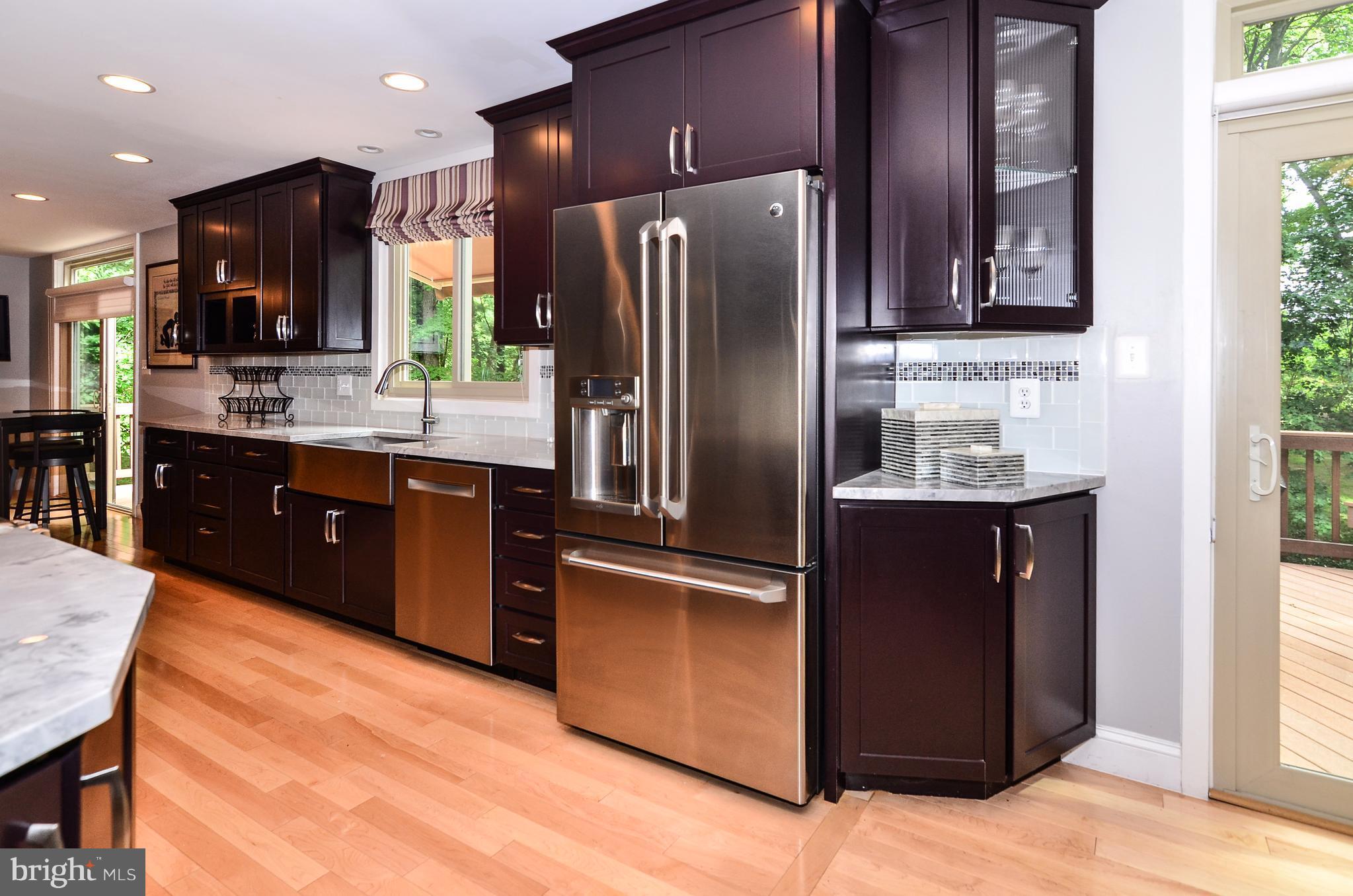 10920 Thanlet Lane Reston, VA 20190 - Photo 8 of 30 Bright Picture Window in Kitchen.