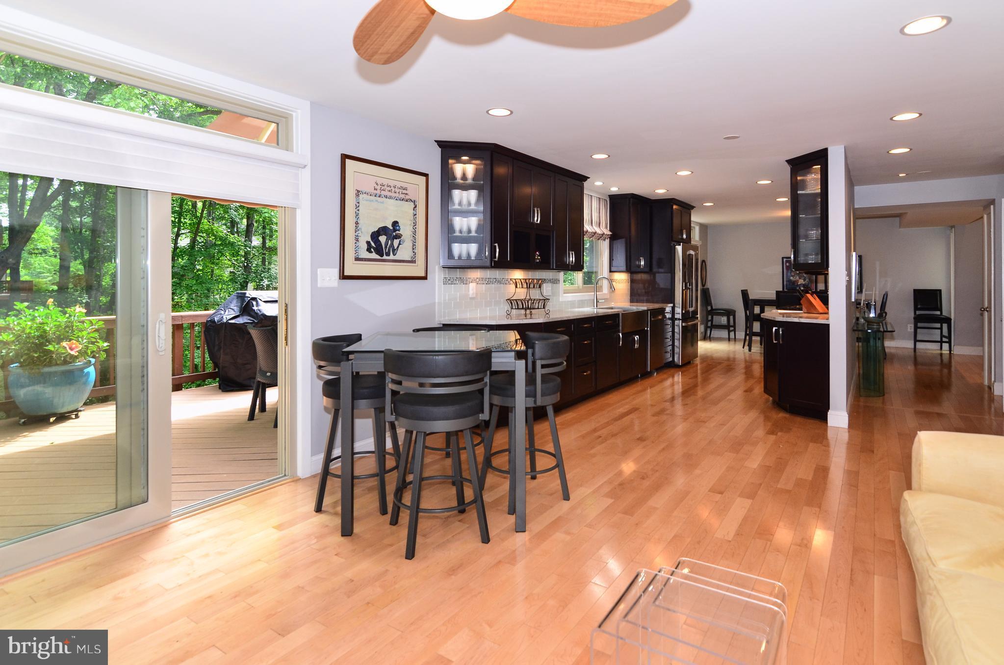 10920 Thanlet Lane Reston, VA 20190 - Photo 10 of 30 Expansive Eat-In Area Off Kitchen w/WO.