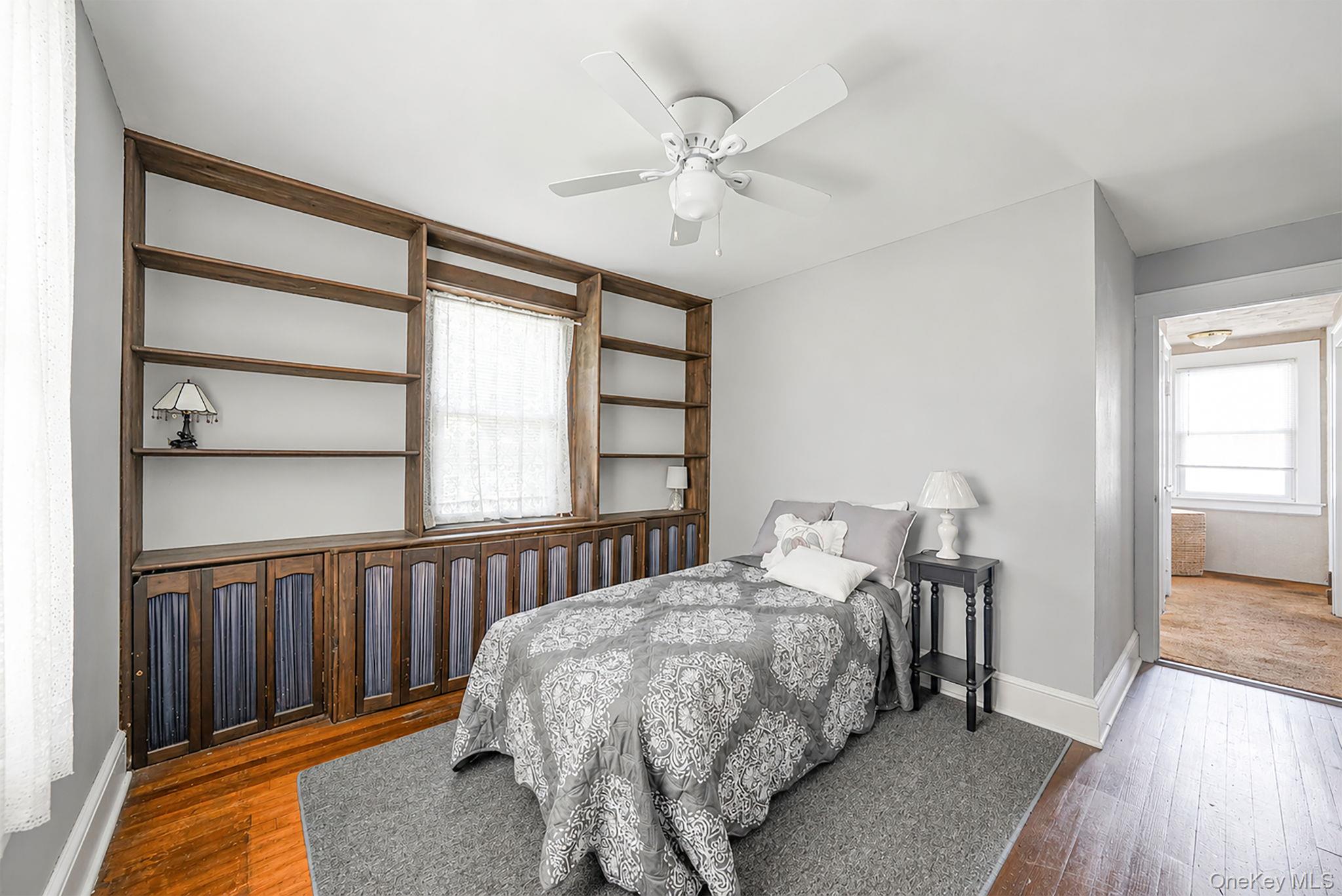 33 Sherman Street Merrick, NY 11566 - Photo 15 of 27