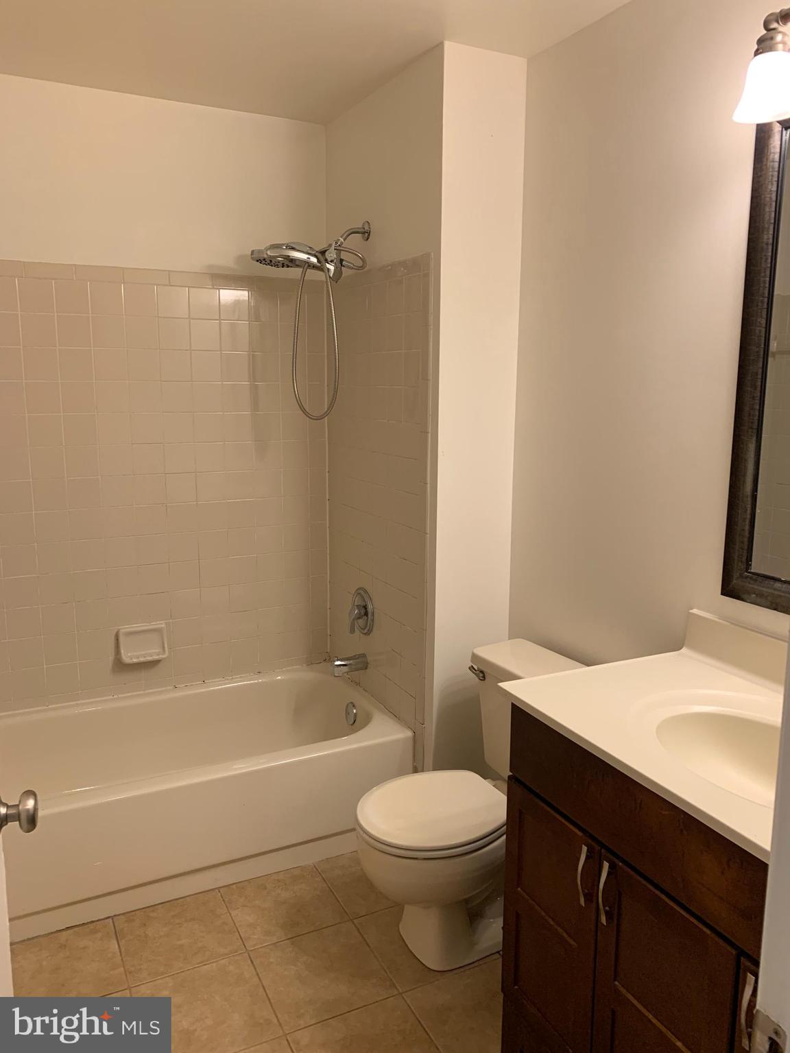 6621 Skylemar Trail Centreville, VA 20121 - Photo 12 of 20 full bath with entrance in 1st primary and hall