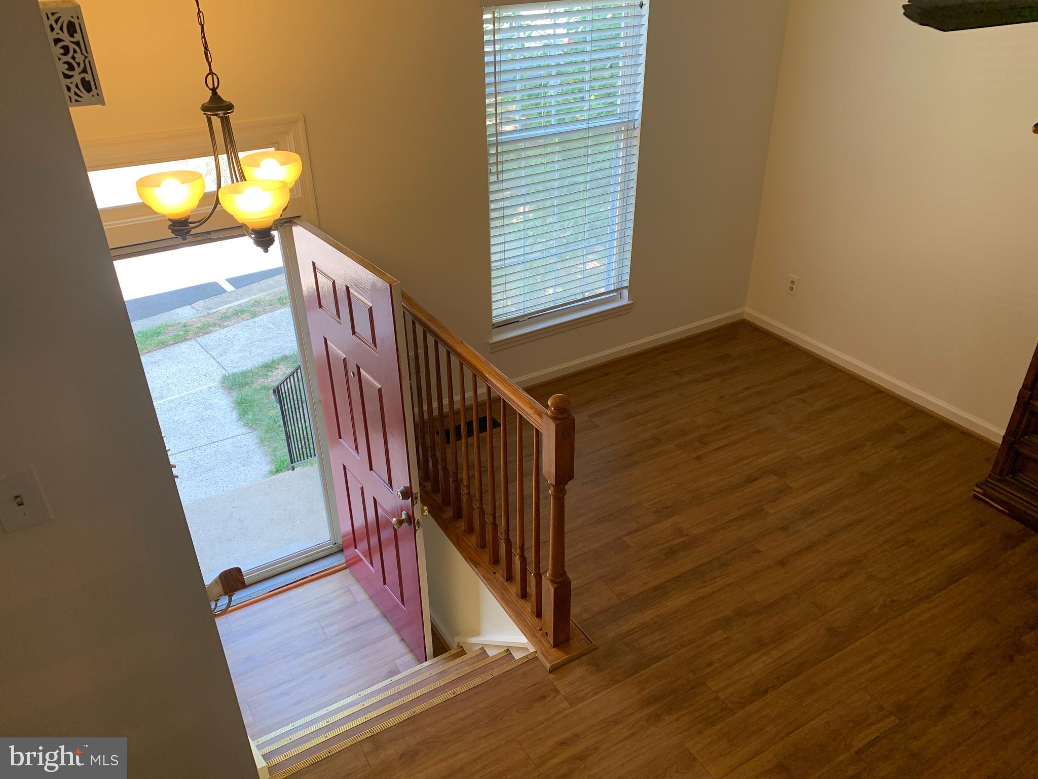 6621 Skylemar Trail Centreville, VA 20121 - Photo 4 of 20 foyer entrance