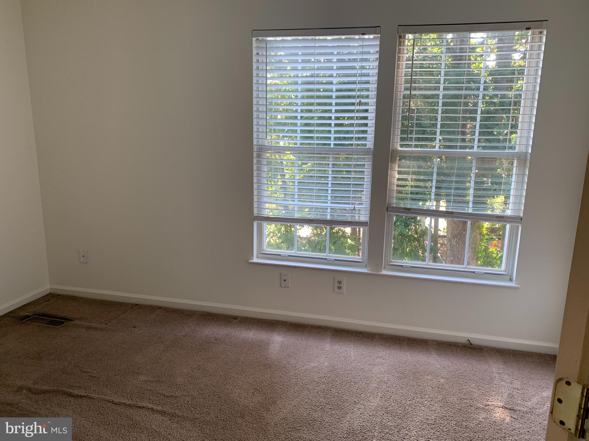 6621 Skylemar Trail Centreville, VA 20121 - Photo 10 of 20 living room