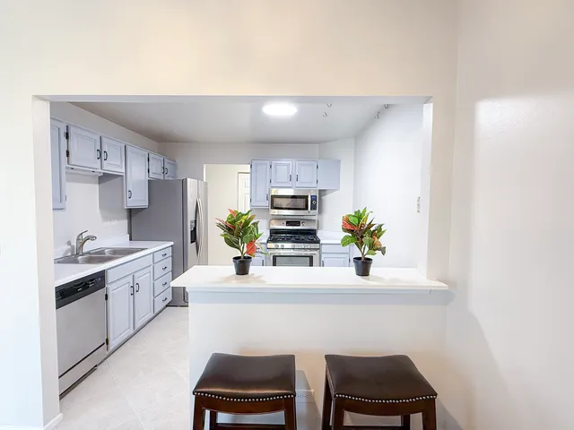 $295,000 | 151 Brookston Drive, Unit A2, Schaumburg, IL 60193