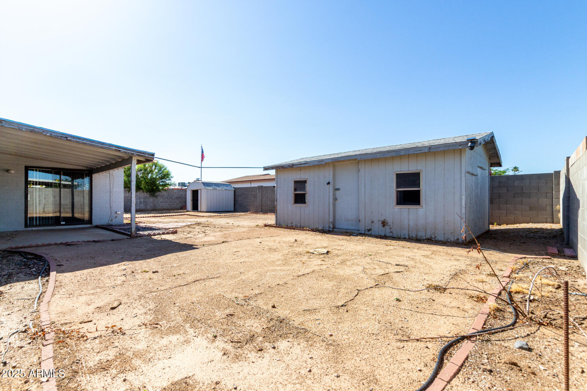 4740 West Bloomfield Road Glendale, AZ 85304 - Photo 29 of 34 a backyard of a house