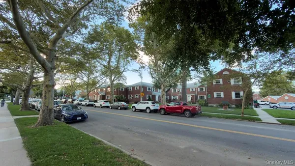 $2,400 | 74-15 255th Street, Unit B2 | Glen Oaks