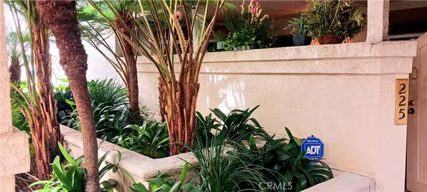 $575,000 | 3605 East Anaheim Street, Unit 225, Long Beach, CA 90804