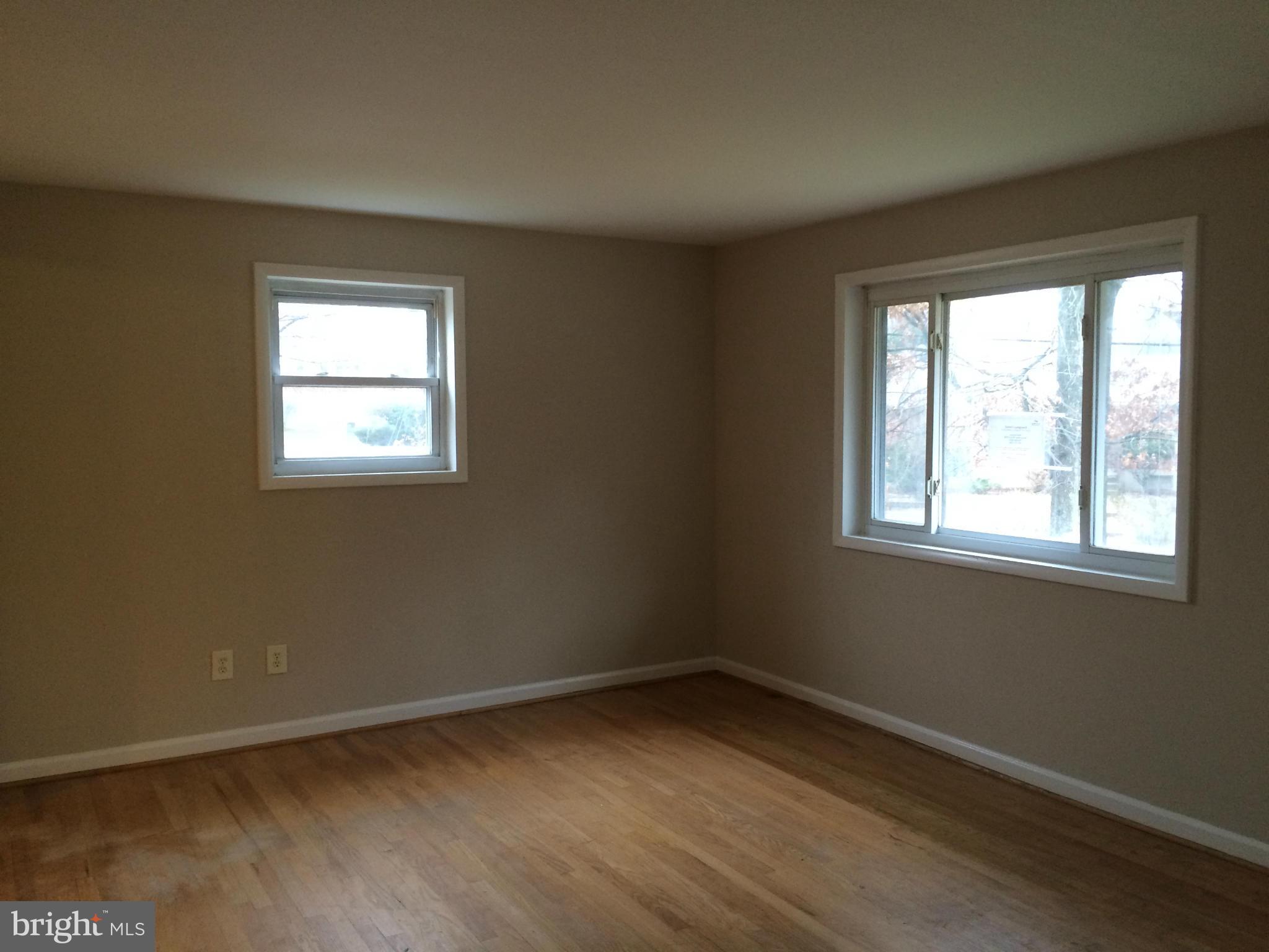 1005 Gabel Street Silver Spring, MD 20901 - Photo 11 of 25 Living Room