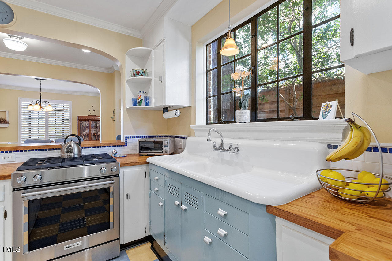 210 Woodburn Road Raleigh, NC 27605 - Photo 14 of 54 210 Woodburn Road_26