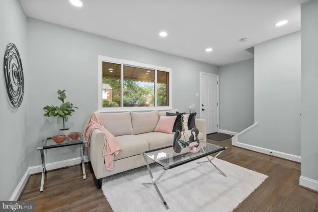 $374,900 | 5033 37th Avenue, Hyattsville, MD 20782