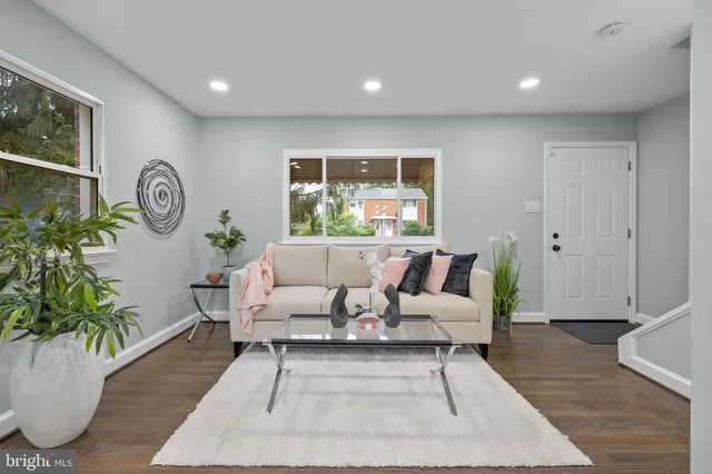 $374,900 | 5033 37th Avenue, Hyattsville, MD 20782