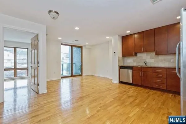 $2,800 | 17 Meadow Road, Unit 104, Rutherford, NJ 07070