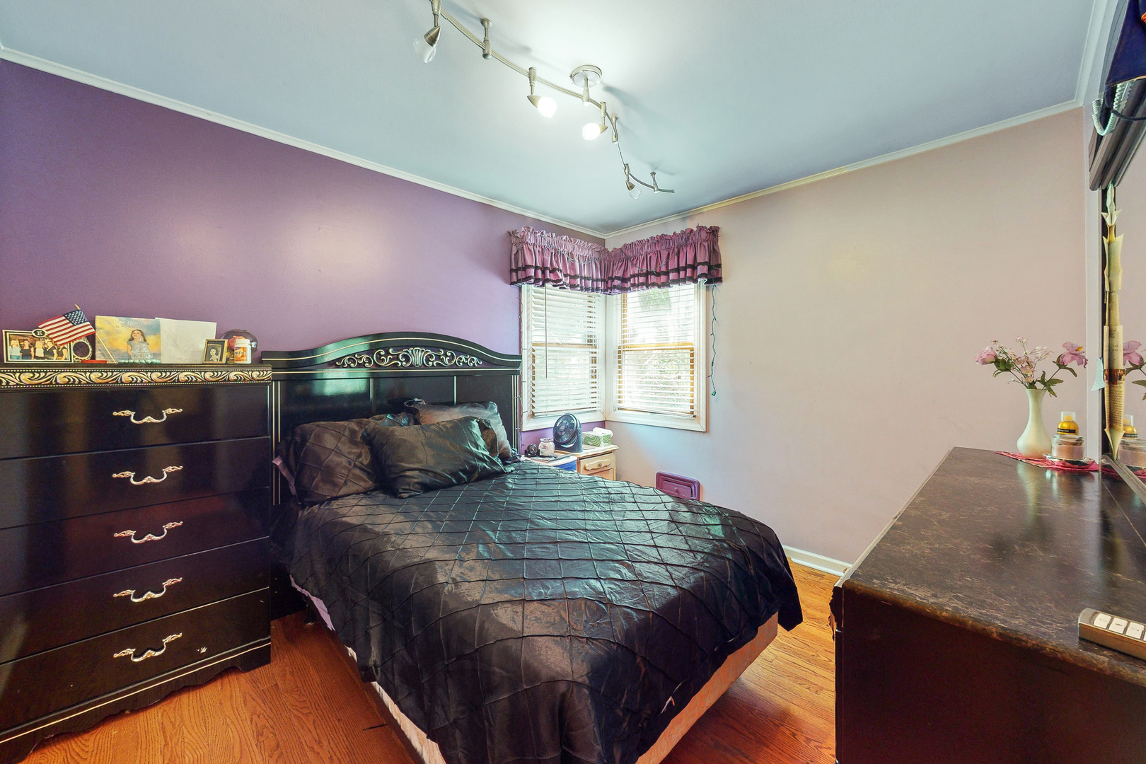 1305 Wayne Drive Des Plaines, IL 60018 - Photo 13 of 25 a bedroom with a bed and window