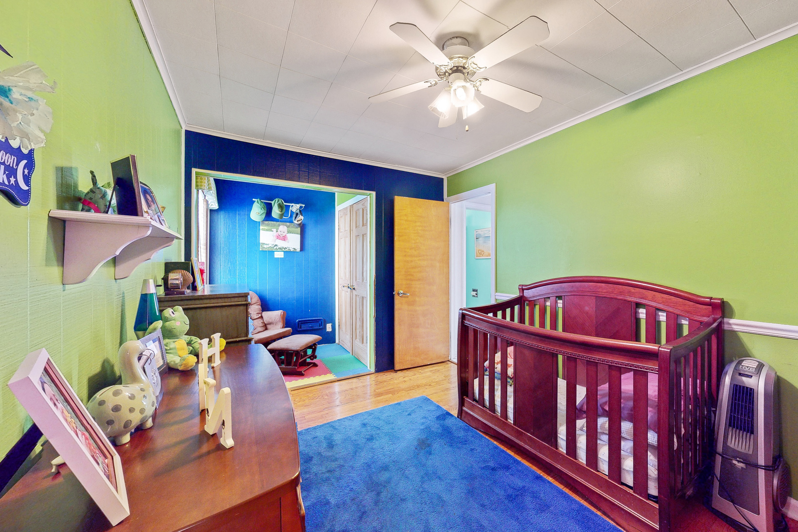 1305 Wayne Drive Des Plaines, IL 60018 - Photo 15 of 25 a living room with furniture and a chandelier