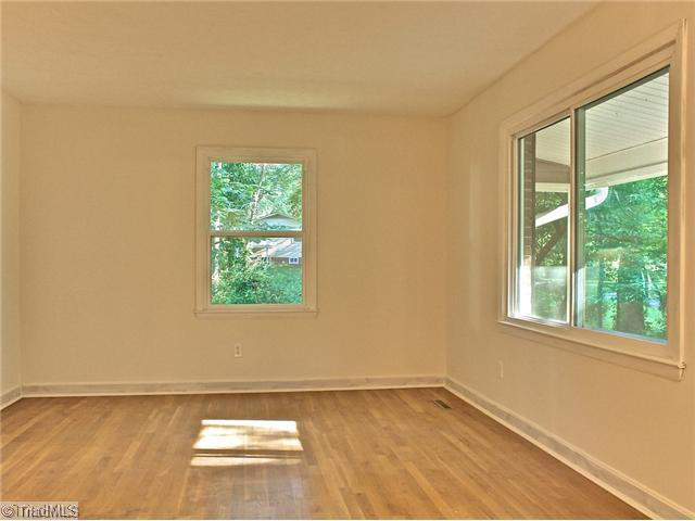 5731 Enfield Road Pfafftown, NC 27040 - Photo 3 of 16 Living Room.