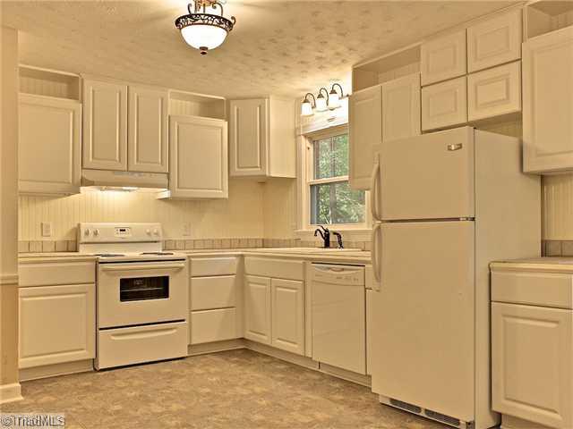 5731 Enfield Road Pfafftown, NC 27040 - Photo 6 of 16 Kitchen.