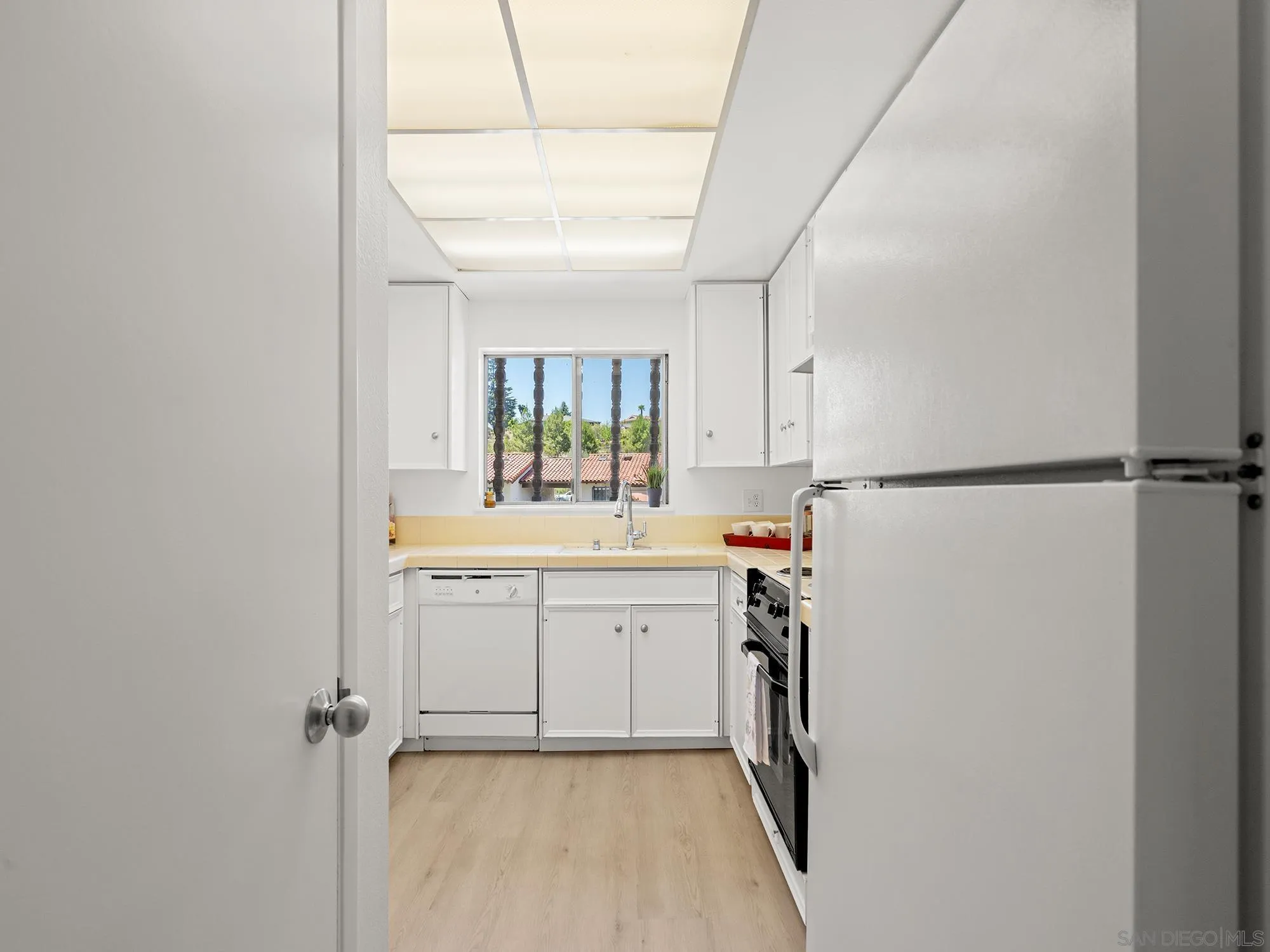 12140 Rancho Bernardo Road, Unit B San Diego, CA 92128 - Photo 14 of 34
