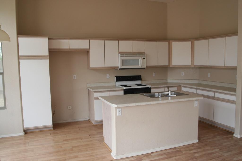 8568 West Hatcher Road Peoria, AZ 85345 - Photo 3 of 7 Kitchen