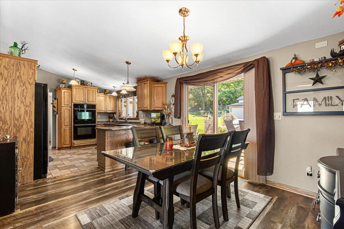 N3029 Ricardo Drive Rubicon, WI 53059 - Photo 20 of 69 DINING/KITCHEN
