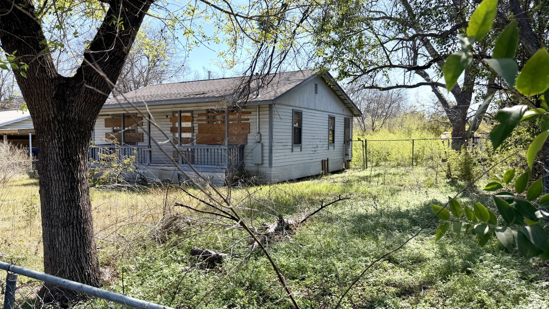 407 Middle Lane Austin, TX 78753 - Photo 4 of 17 View of side of property.