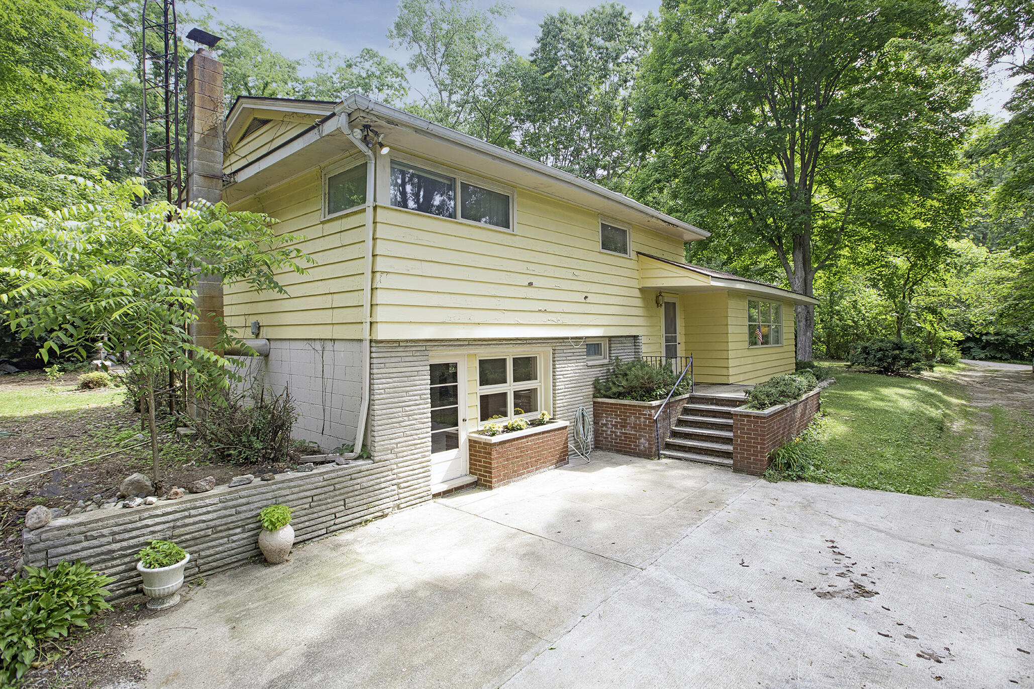 3001 East Riverside Road Buchanan, MI 49107 - Photo 1 of 36 0D6A8657