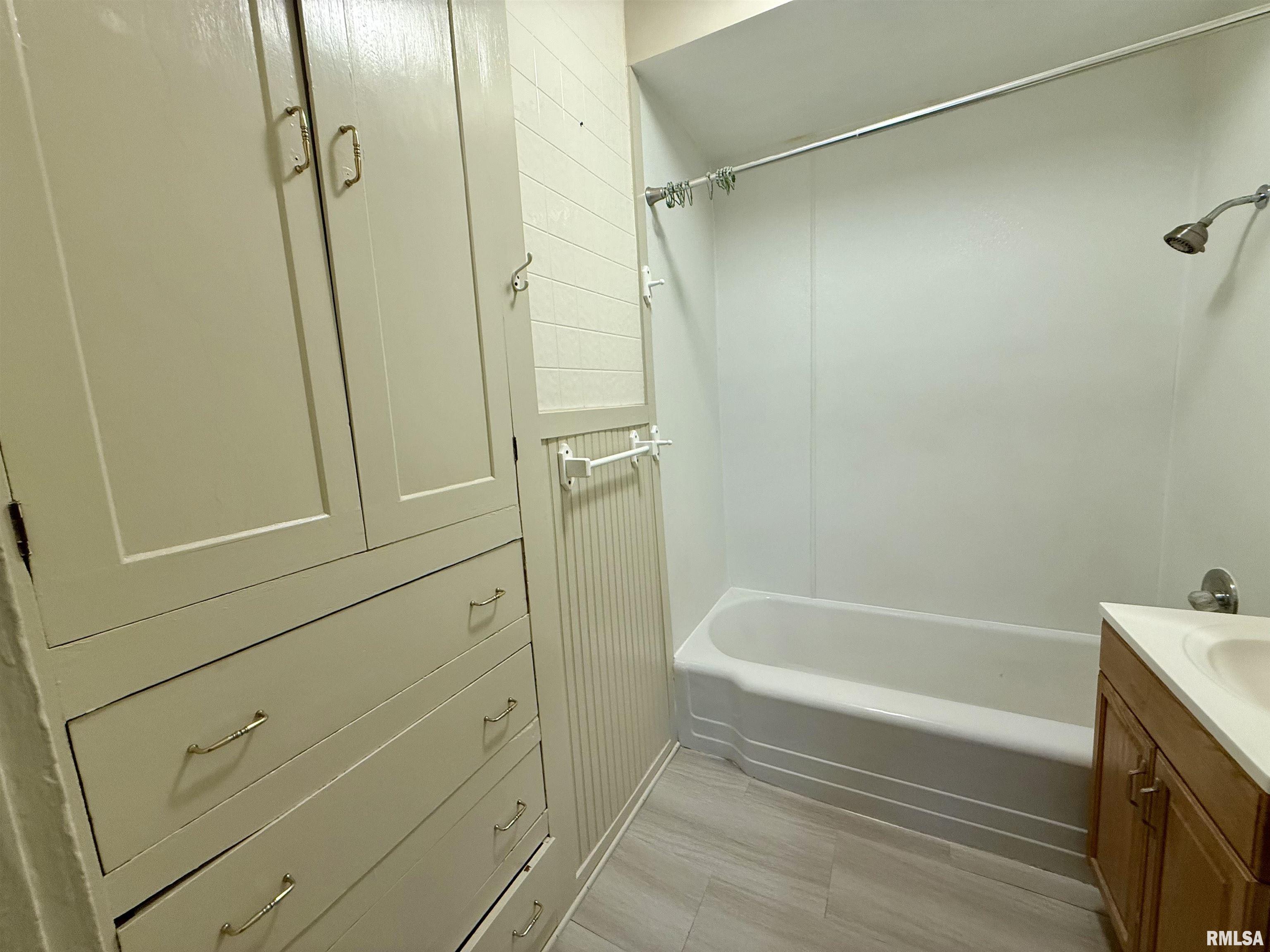 435 3rd Avenue North Clinton, IA 52732 - Photo 14 of 16