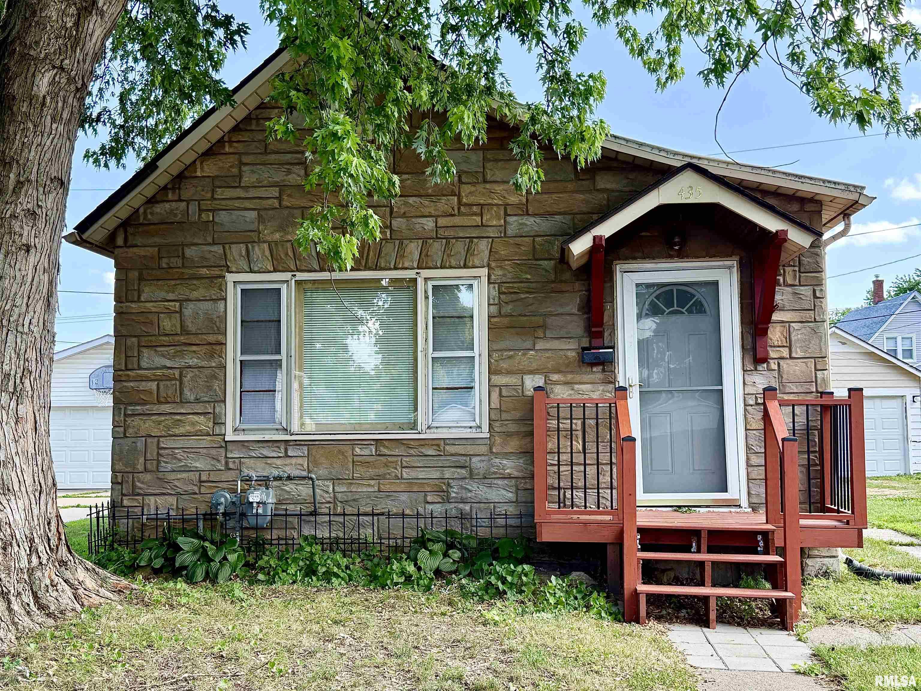 435 3rd Avenue North Clinton, IA 52732 - Photo 2 of 16