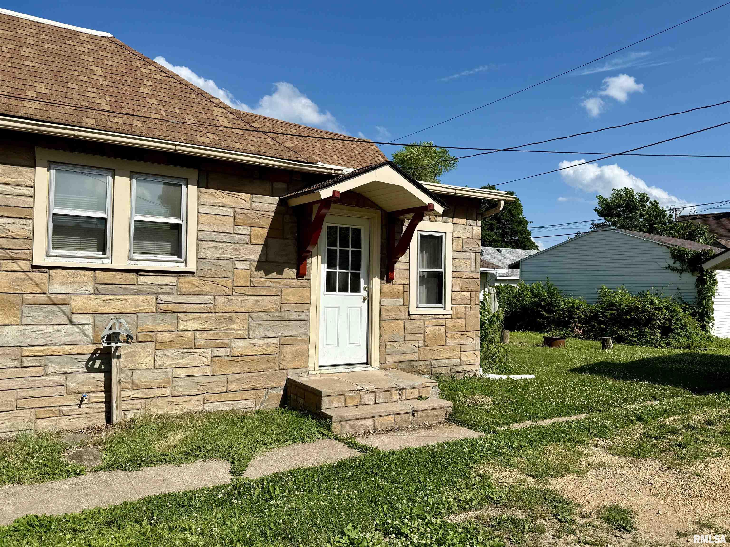 435 3rd Avenue North Clinton, IA 52732 - Photo 3 of 16