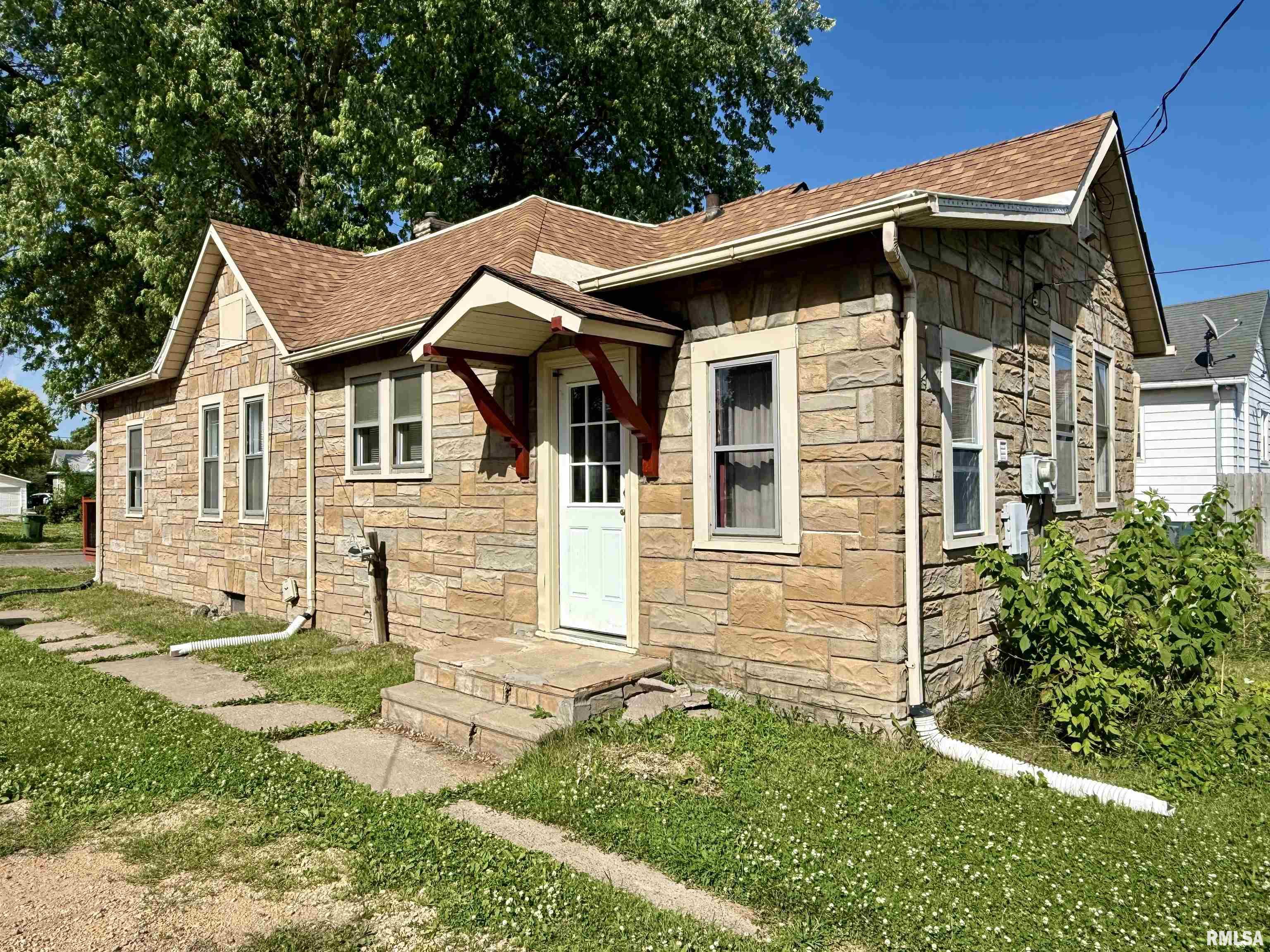 435 3rd Avenue North Clinton, IA 52732 - Photo 4 of 16