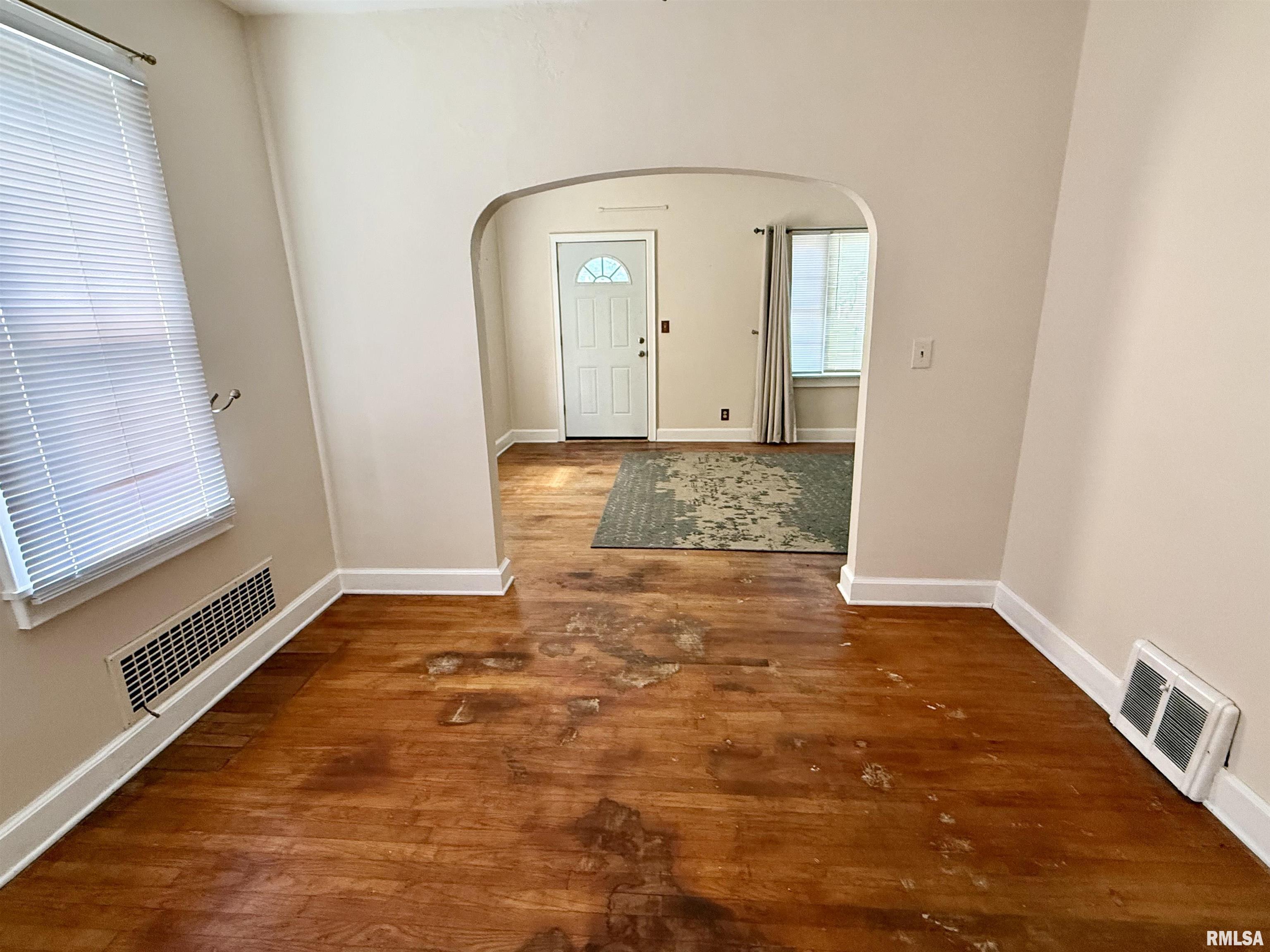 435 3rd Avenue North Clinton, IA 52732 - Photo 8 of 16