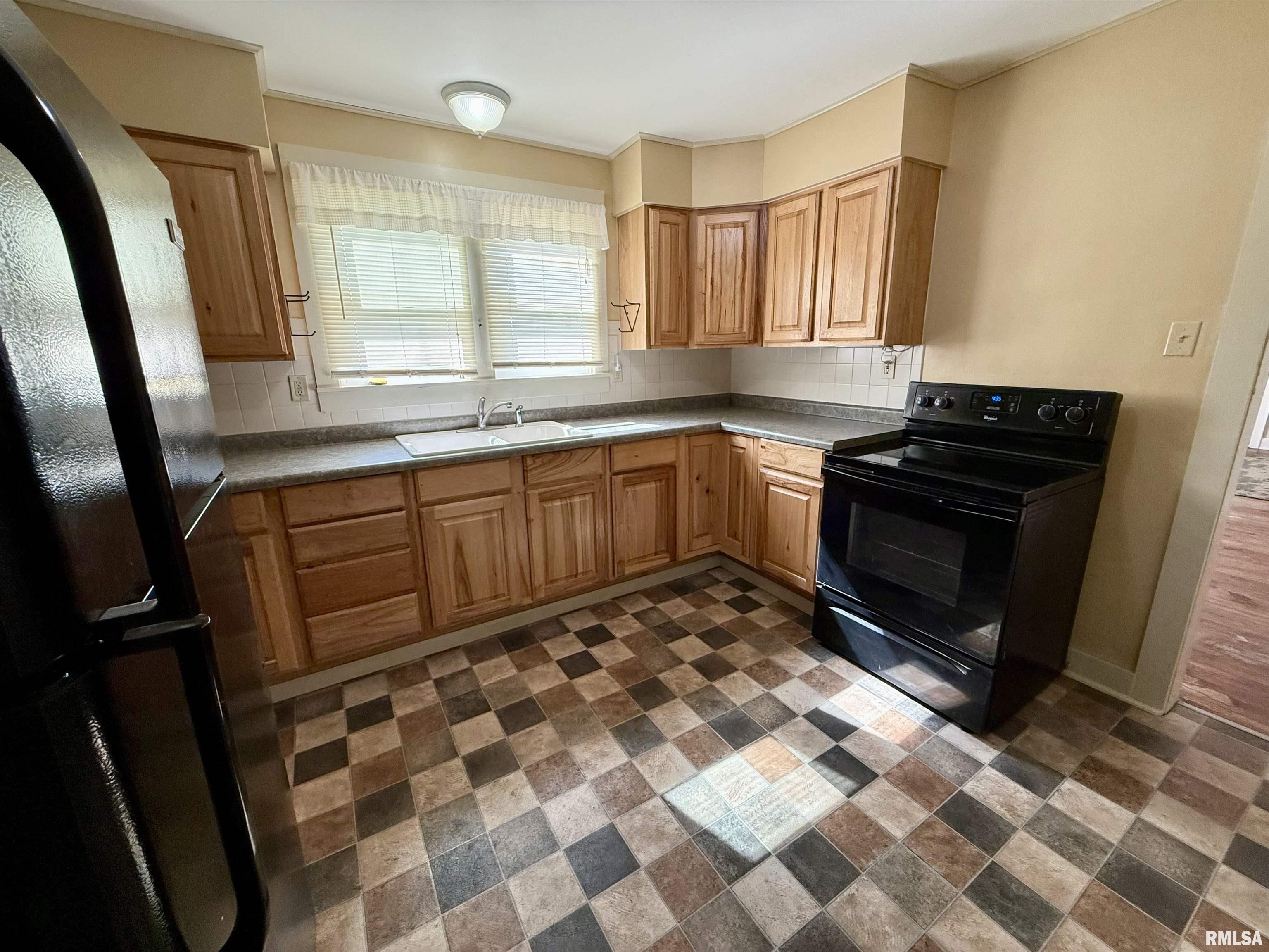 435 3rd Avenue North Clinton, IA 52732 - Photo 9 of 16