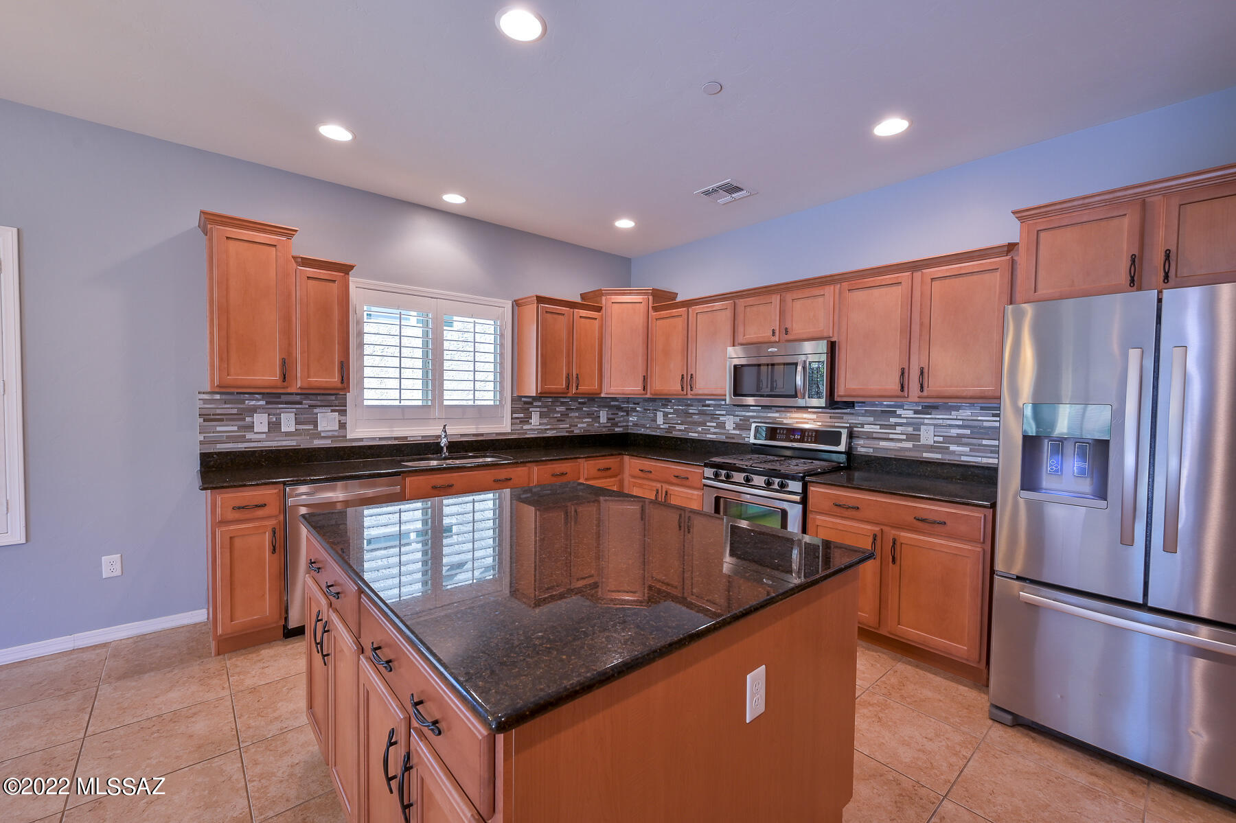 10804 East Salsabila Road Tucson, AZ 85747 - Photo 16 of 50 a kitchen with stainless steel appliances granite countertop a sink a stove a refrigerator a microwave and island
