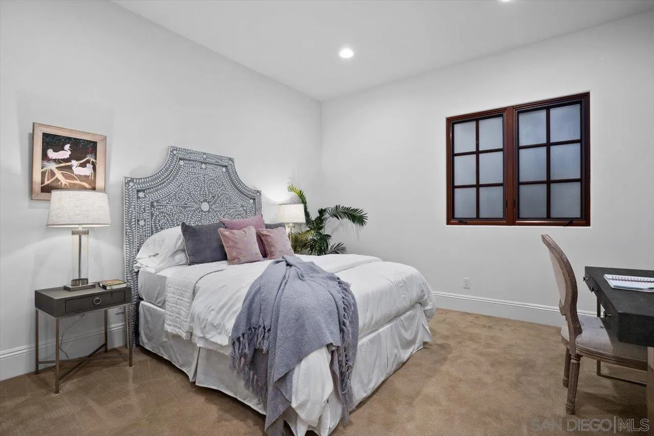 1646 Kearsarge Road La Jolla, CA 92037 - Photo 10 of 35 a spacious bedroom with a bed and a lamp