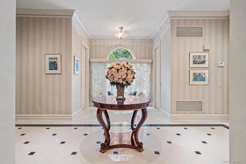 $3,950,000 | 8 High Meadow Court, Glen Head, NY 11545