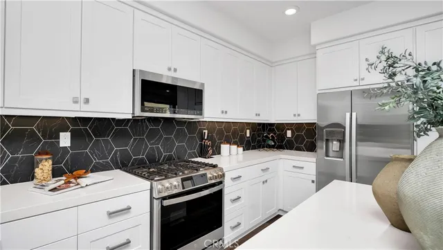 $838,000 | 1669 West Lincoln Avenue, Unit 102, Anaheim, CA 92801