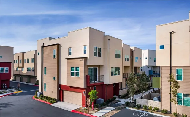 $838,000 | 1669 West Lincoln Avenue, Unit 102, Anaheim, CA 92801