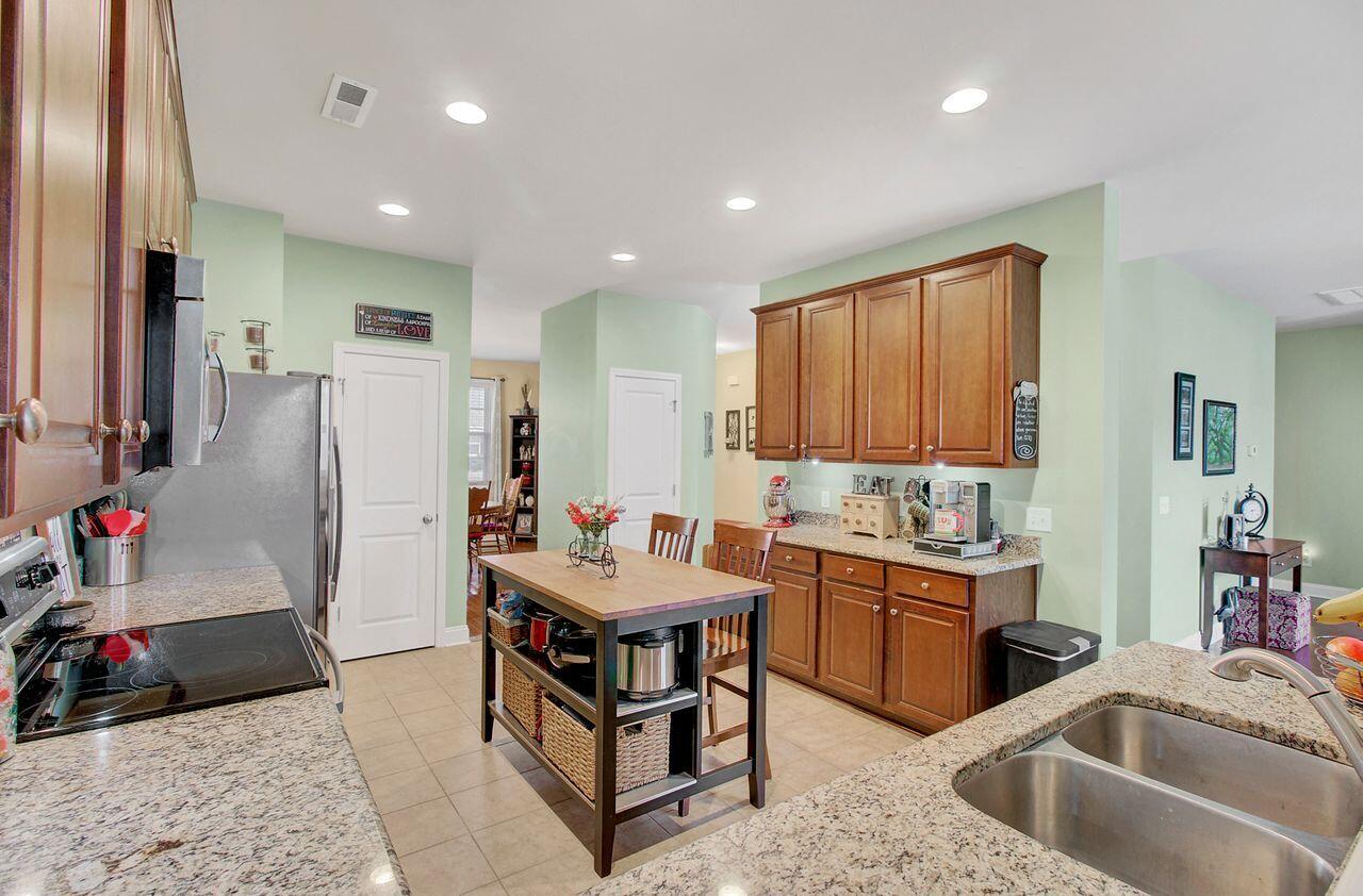 198 Decatur Drive Summerville, SC 29486 - Photo 7 of 36 Kitchen