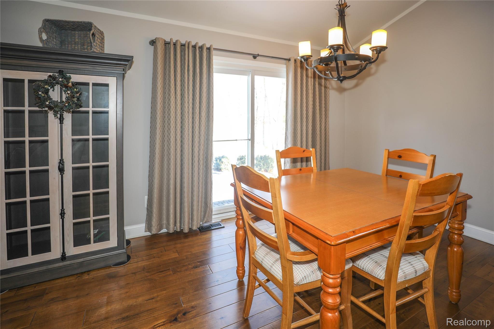 444 Circle Point Clarkston, MI 48348 - Photo 10 of 39 11.jpg