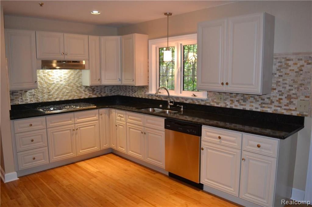 660 Birch Tree Court Rochester Hills, MI 48306 - Photo 9 of 38