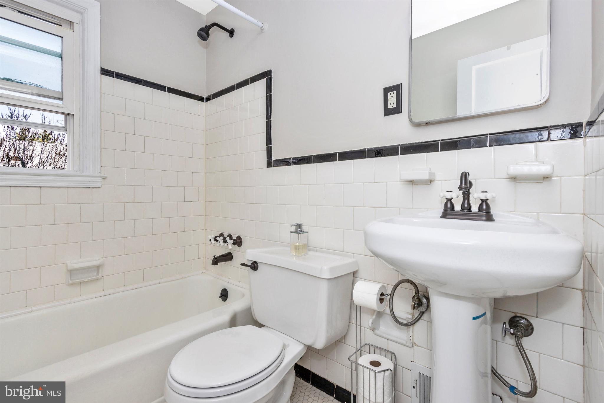 327 Radnor Road Baltimore, MD 21212 - Photo 34 of 51 Beautiful hall full bathroom