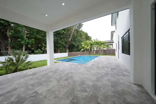 a view of a house with backyard and porch