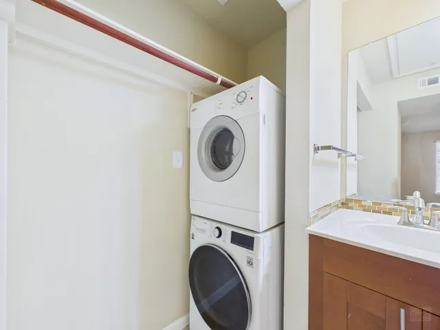 $1,125 | 7685 Northcross Drive, Unit 1024, Austin, TX 78757