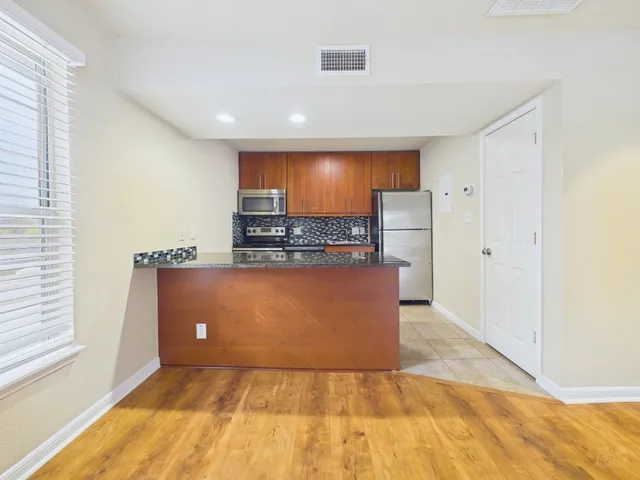$1,125 | 7685 Northcross Drive, Unit 1024, Austin, TX 78757