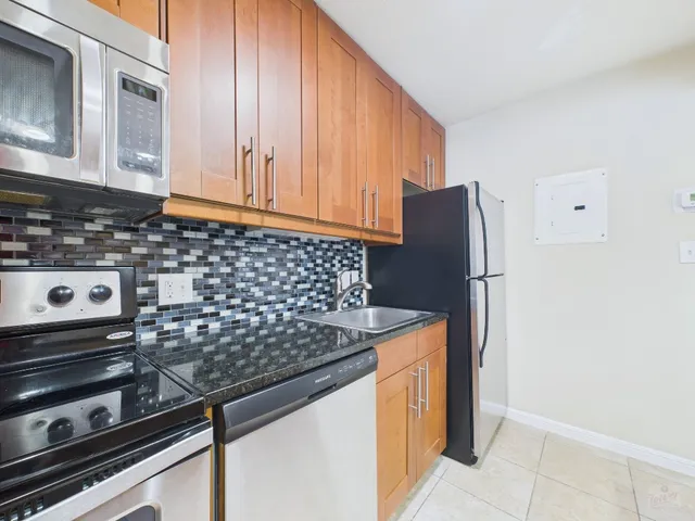 $1,125 | 7685 Northcross Drive, Unit 1024, Austin, TX 78757