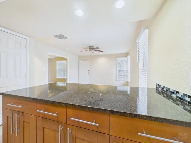 $1,125 | 7685 Northcross Drive, Unit 1024, Austin, TX 78757