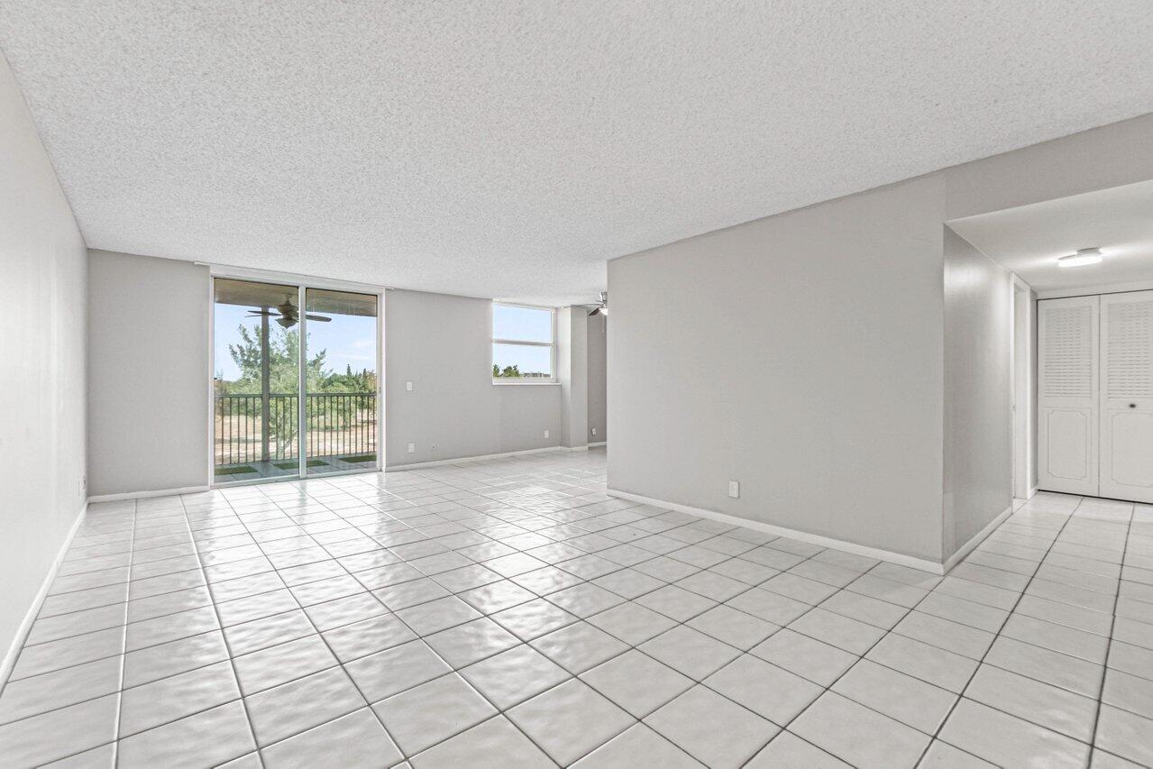 5700 Northwest 2nd Avenue, Unit 401 Boca Raton, FL 33487 - Photo 20 of 30 a view of an empty room and window