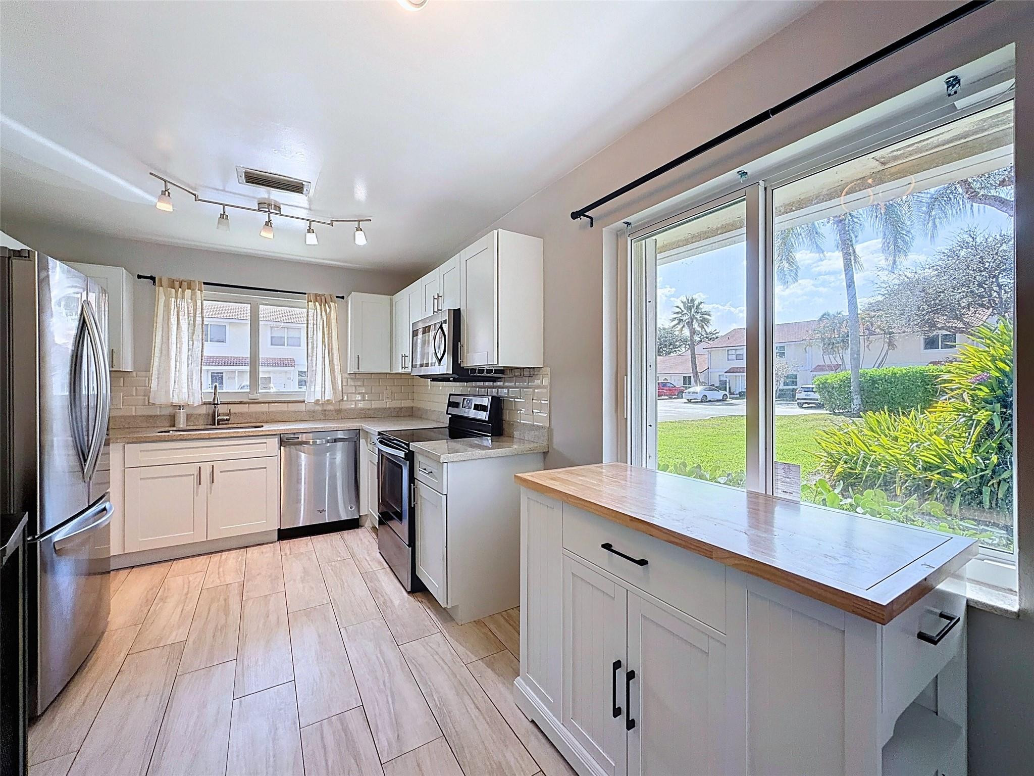 6361 Walk Circle Boca Raton, FL 33433 - Photo 5 of 16 Photo 5