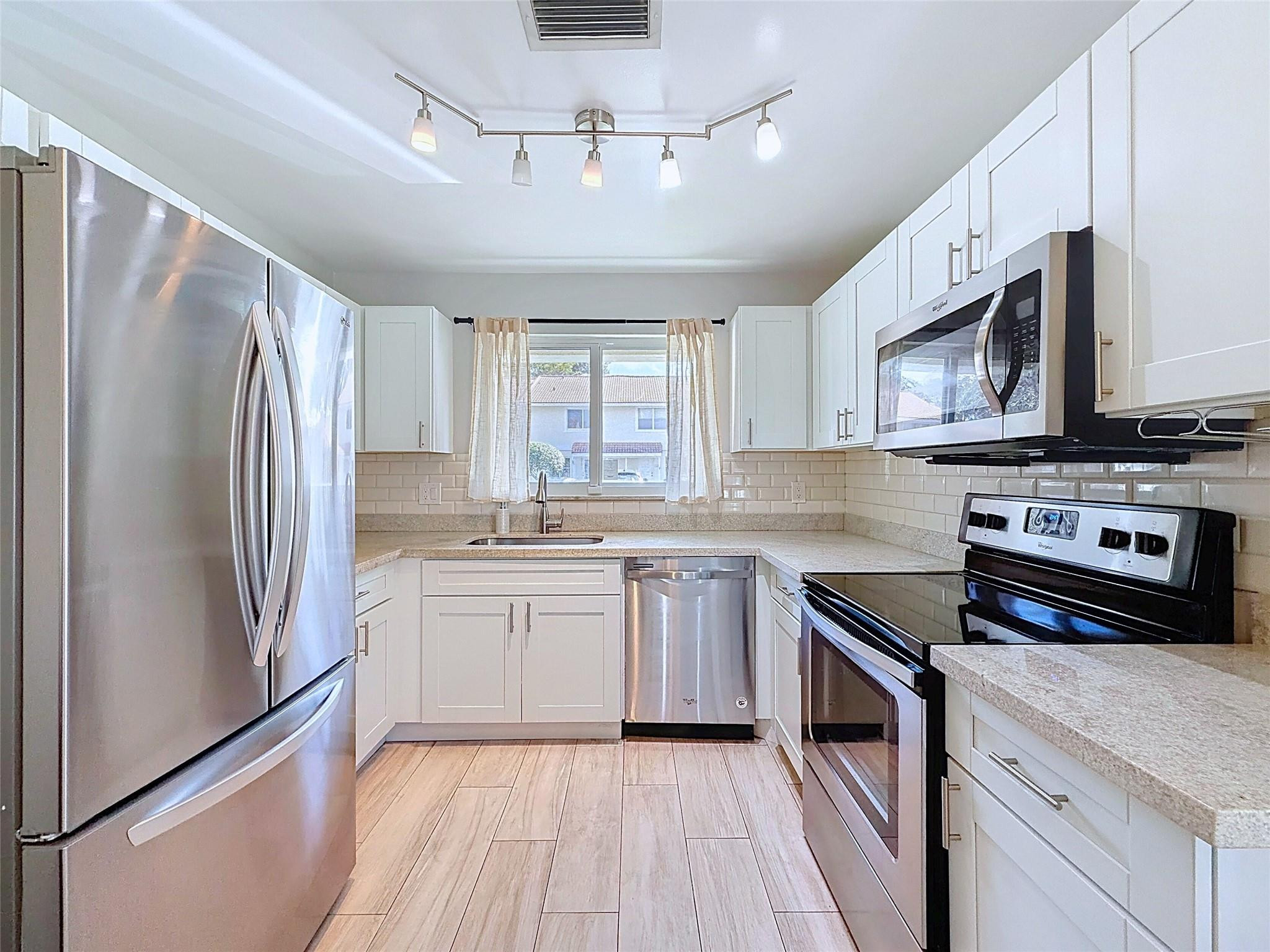 6361 Walk Circle Boca Raton, FL 33433 - Photo 6 of 16 Photo 6